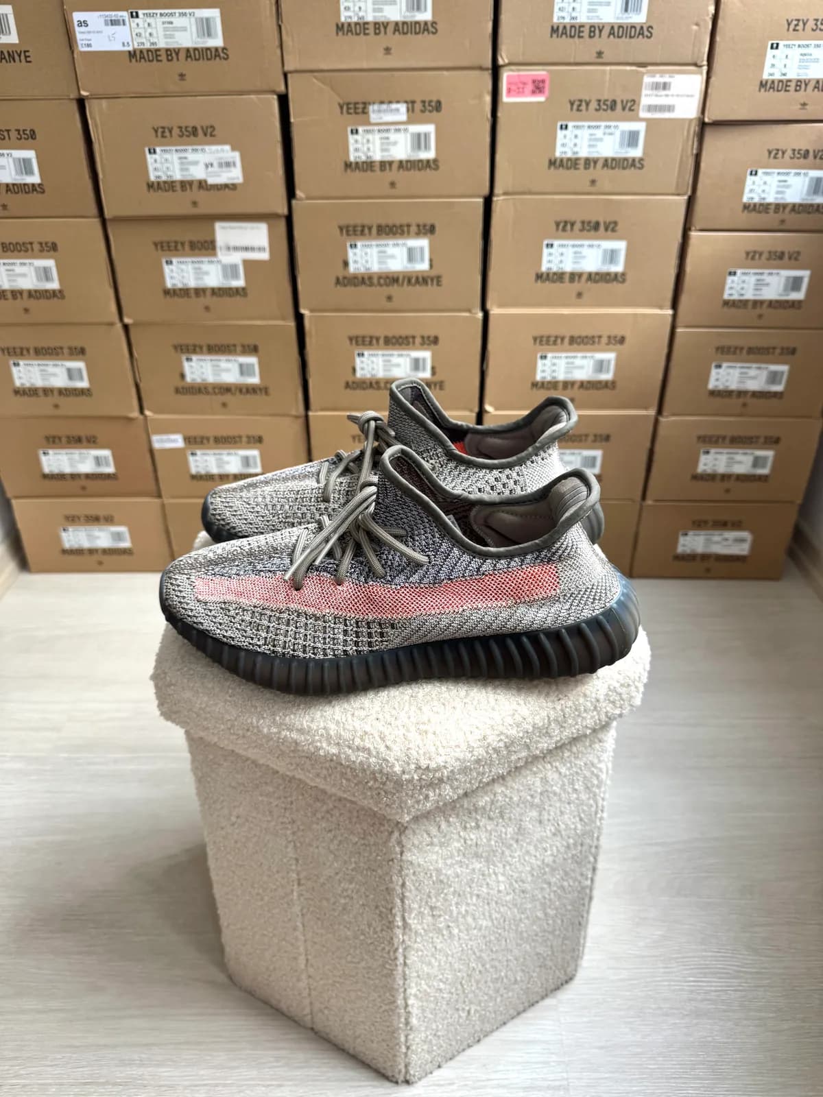 Yeezy Boost 350 V2 Ash Stone — mărimea 43 1/3 — foto 1