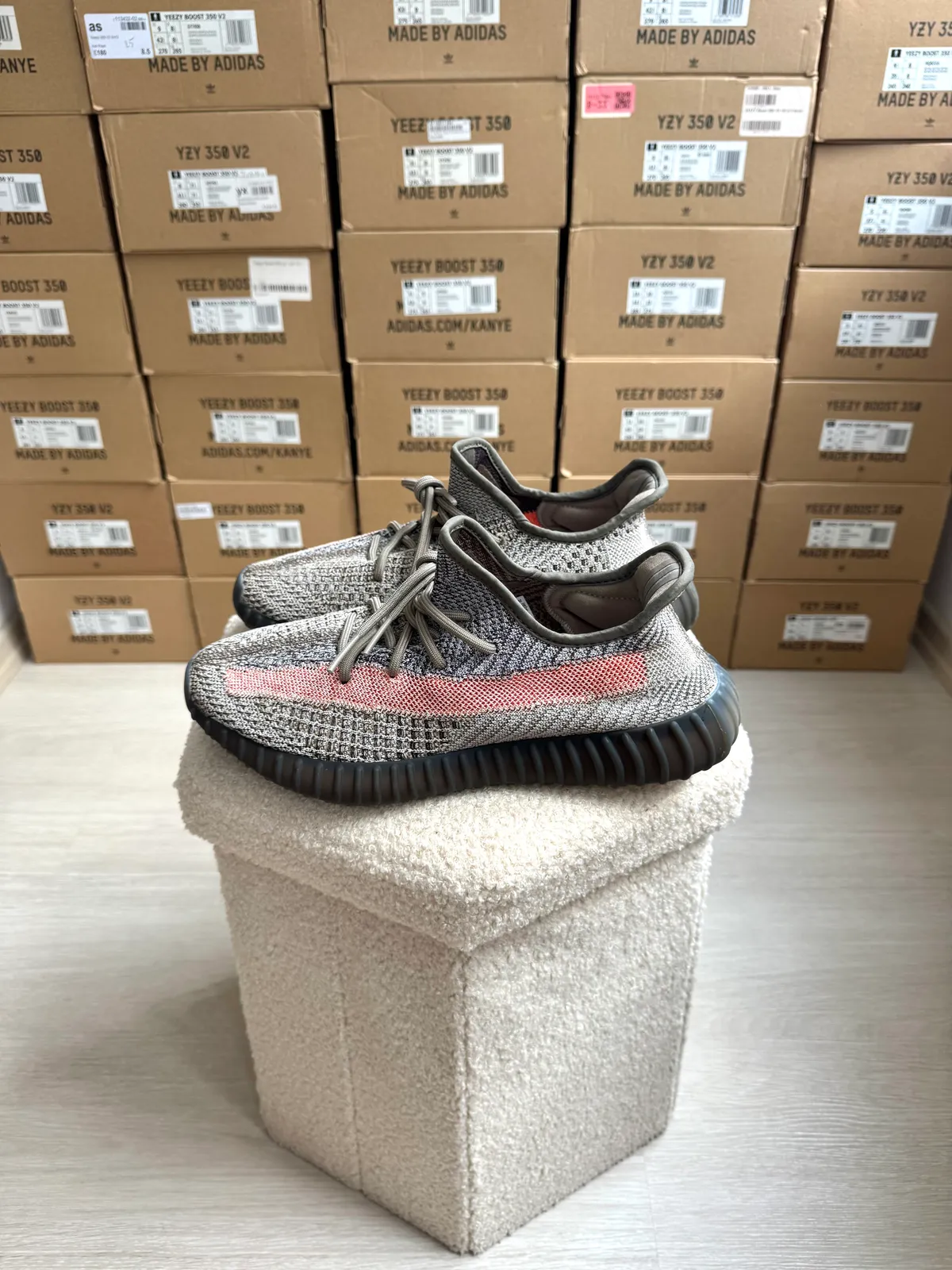 Yeezy Boost 350 V2 Ash Stone — mărimea 43 1/3 — foto 1