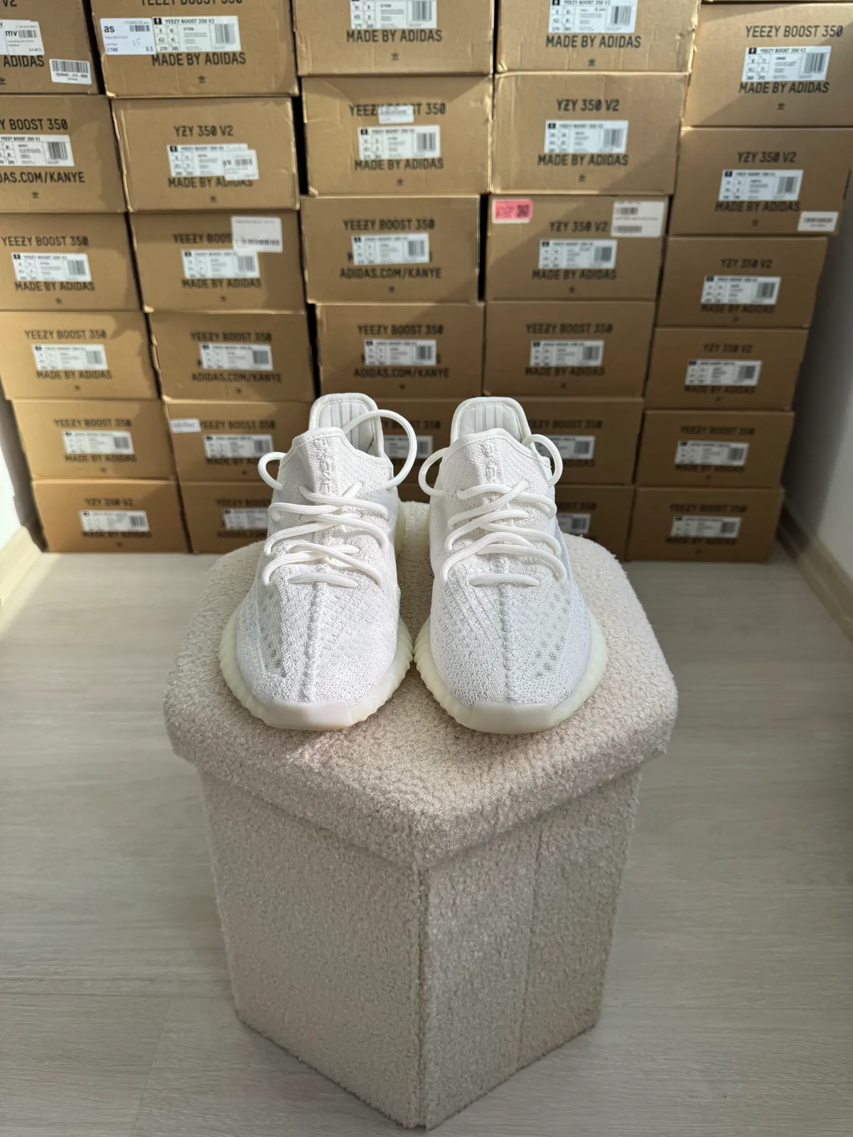 Yeezy Boost 350 V2 Bone — mărimea 42 — foto 2