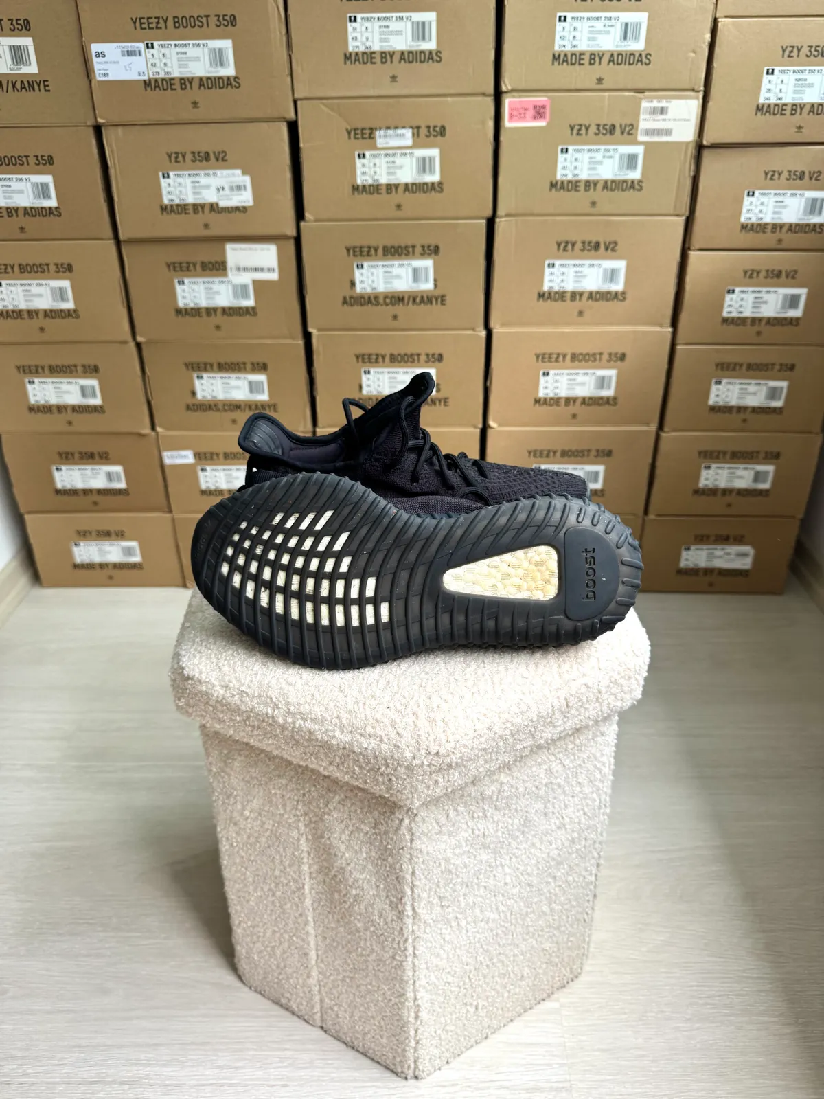 Yeezy Boost 350 V2 Onyx — mărimea 42 — foto 4
