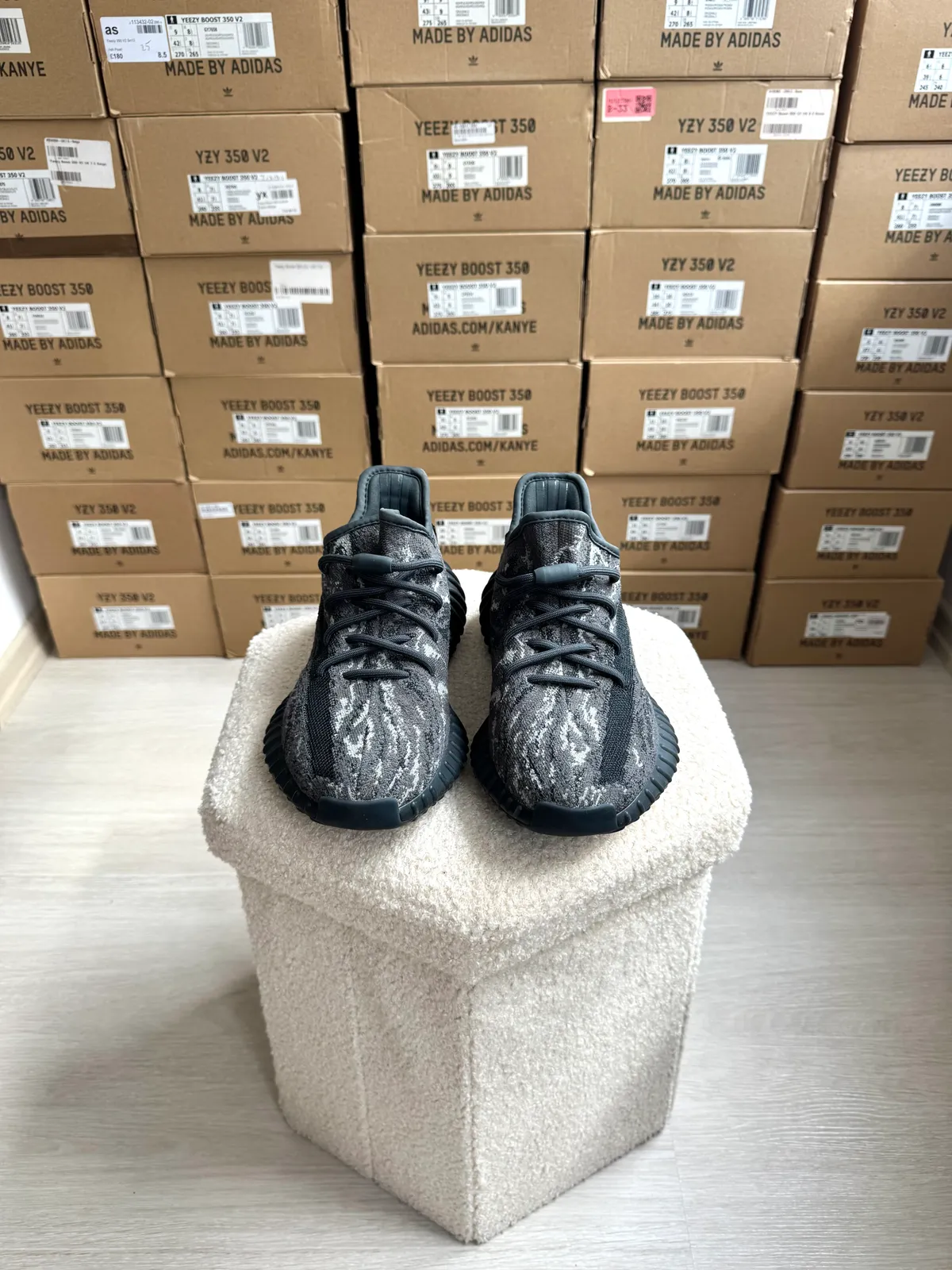 Yeezy Boost 350 V2 Dark Salt — mărimea 40 — foto 2