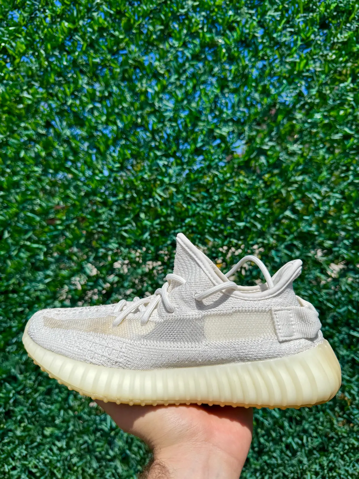 Yeezy Boost 350 V2 Bone — mărimea 37 1/3 — foto 1
