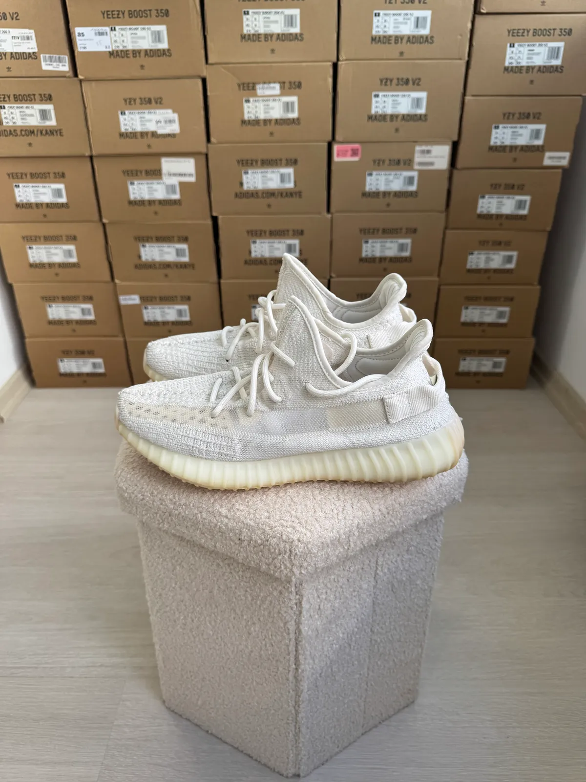 Yeezy Boost 350 V2 Bone — mărimea 44 2/3 — foto 1