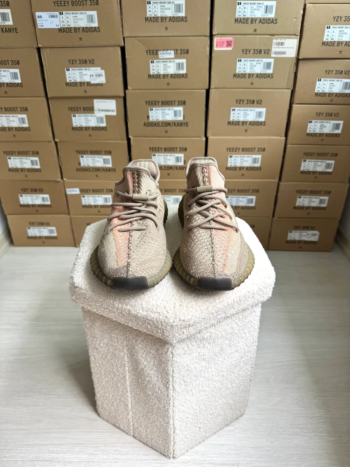 Yeezy Boost 350 V2 Sand Taupe — mărimea 44 2/3 — foto 2