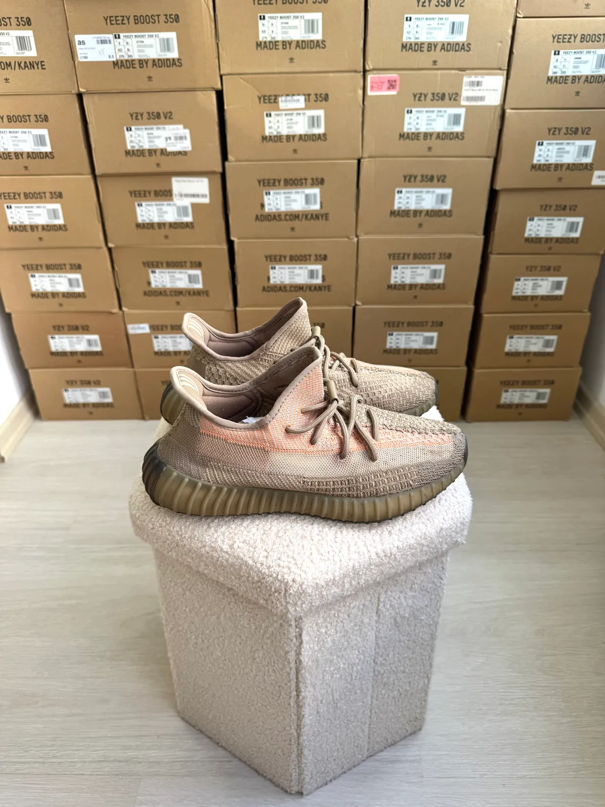 Yeezy Boost 350 V2 Sand Taupe — mărimea 43 1/3 — foto 3