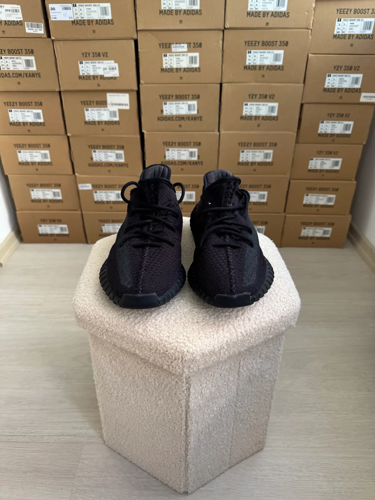 Yeezy Boost 350 V2 Onyx — mărimea 44 — foto 2