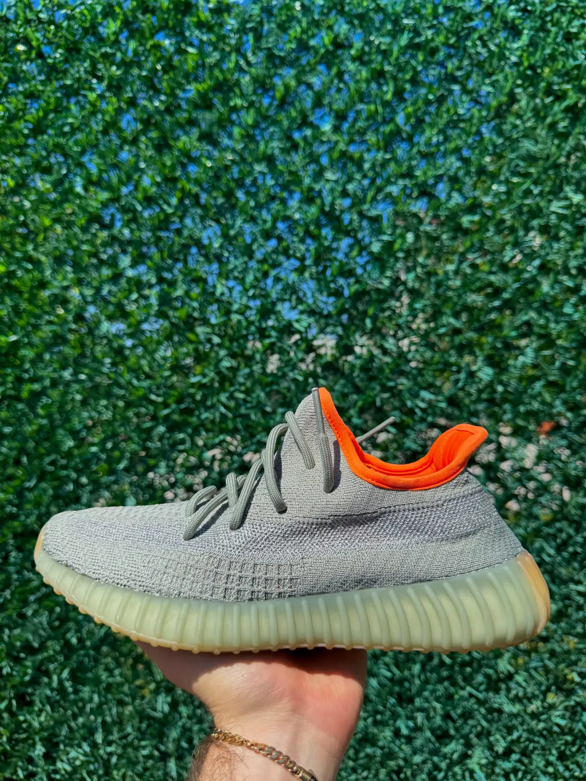 Yeezy Boost 350 V2 Dessert Sage — mărimea 41 1/3 — foto 1