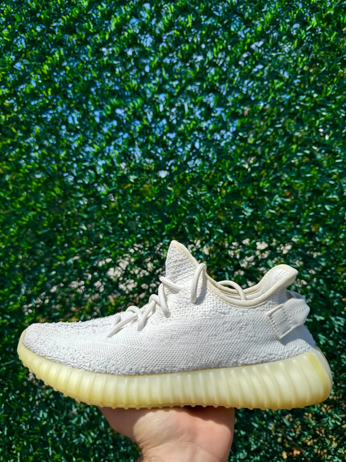 Yeezy Boost 350 V2 Cream / Triple White — mărimea 42 — foto 1