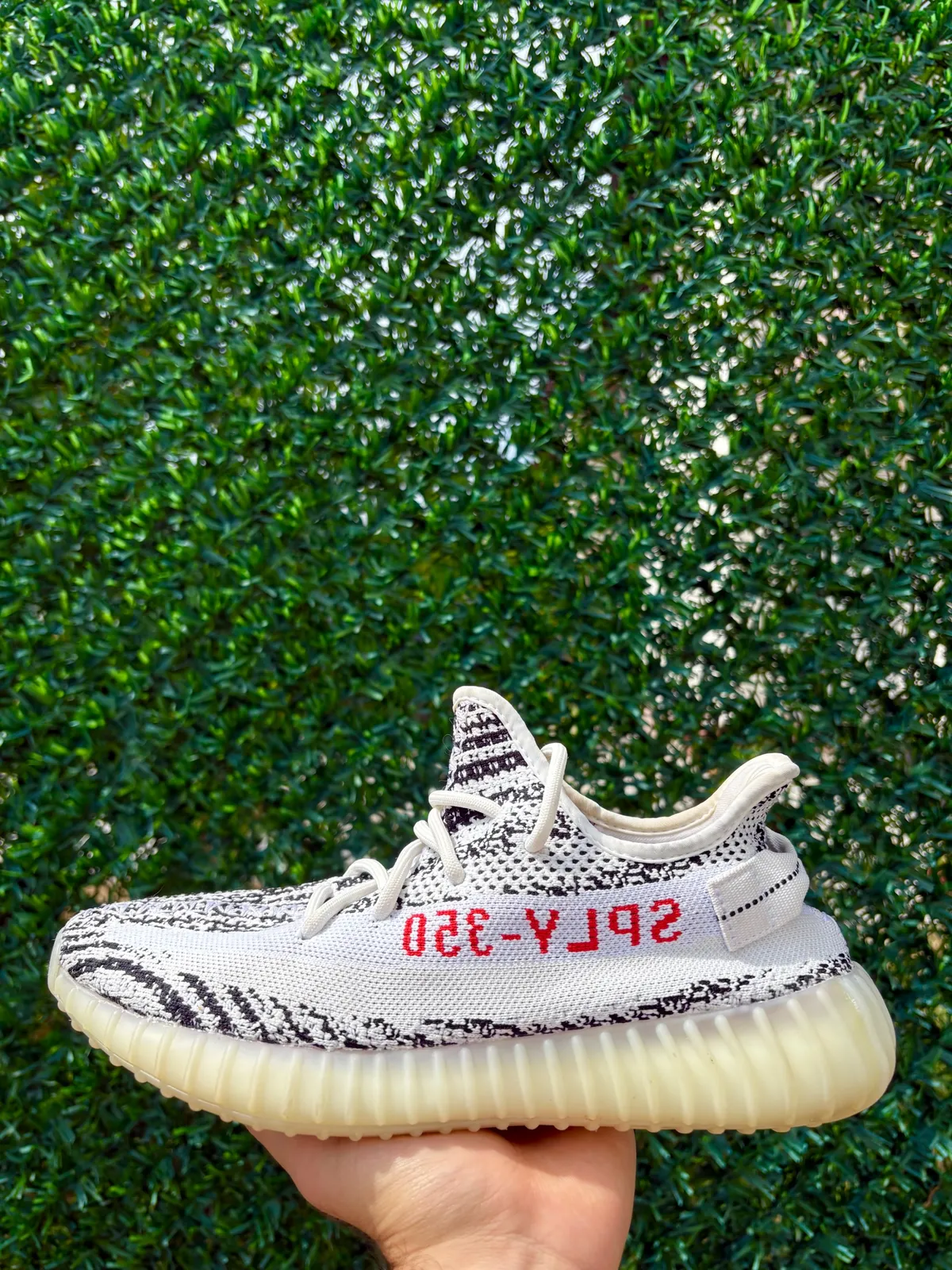 Yeezy Boost 350 V2 Zebra — mărimea 42 — foto 1
