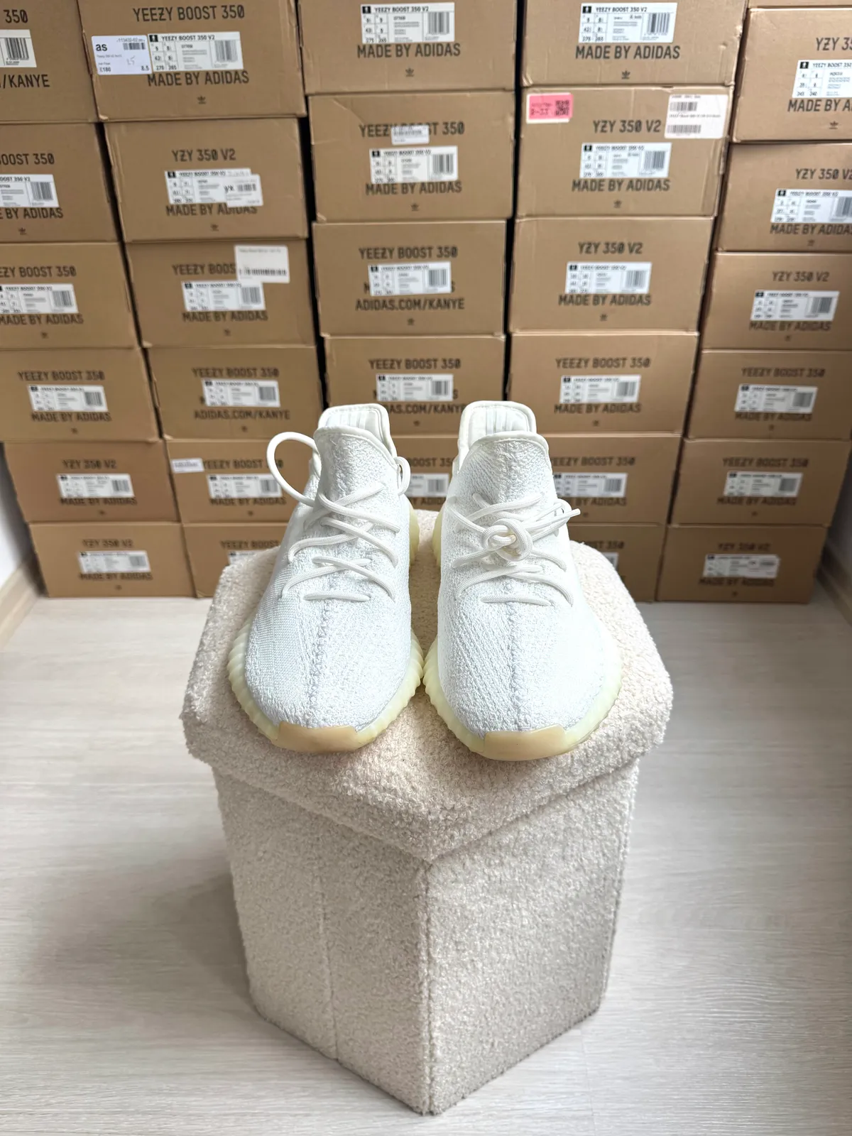Yeezy Boost 350 V2 Cream / Triple White — mărimea 45 1/3 — foto 2