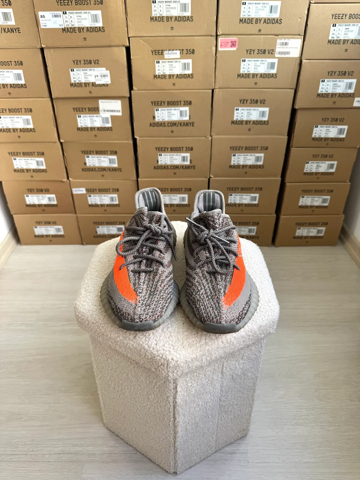 Yeezy Boost 350 V2 Beluga — mărimea 42 — foto 2