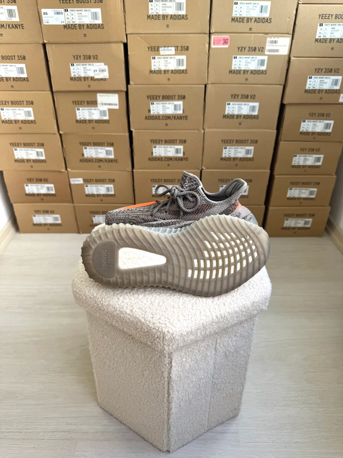 Yeezy Boost 350 V2 Beluga Reflective — mărimea 42 — foto 5