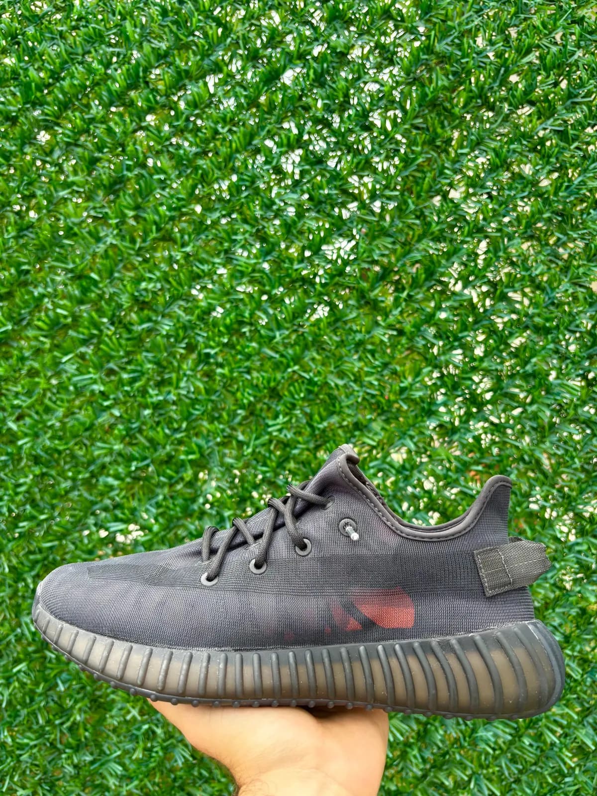 Yeezy Boost 350 V2 Mono Cinder — mărimea 44 — foto 1